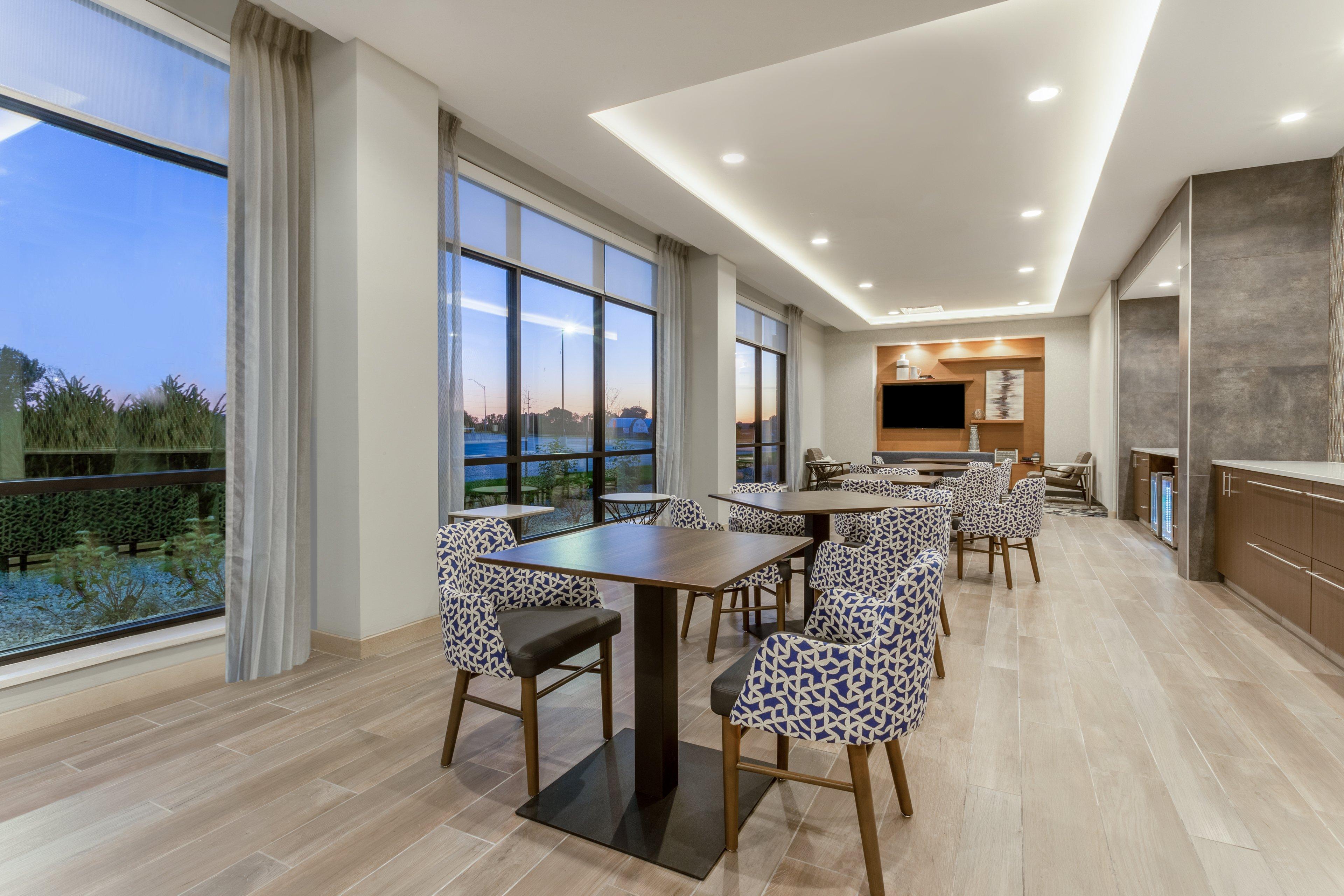 Holiday Inn & Suites Cedar Falls-Waterloo Event Ctr By Ihg Extérieur photo