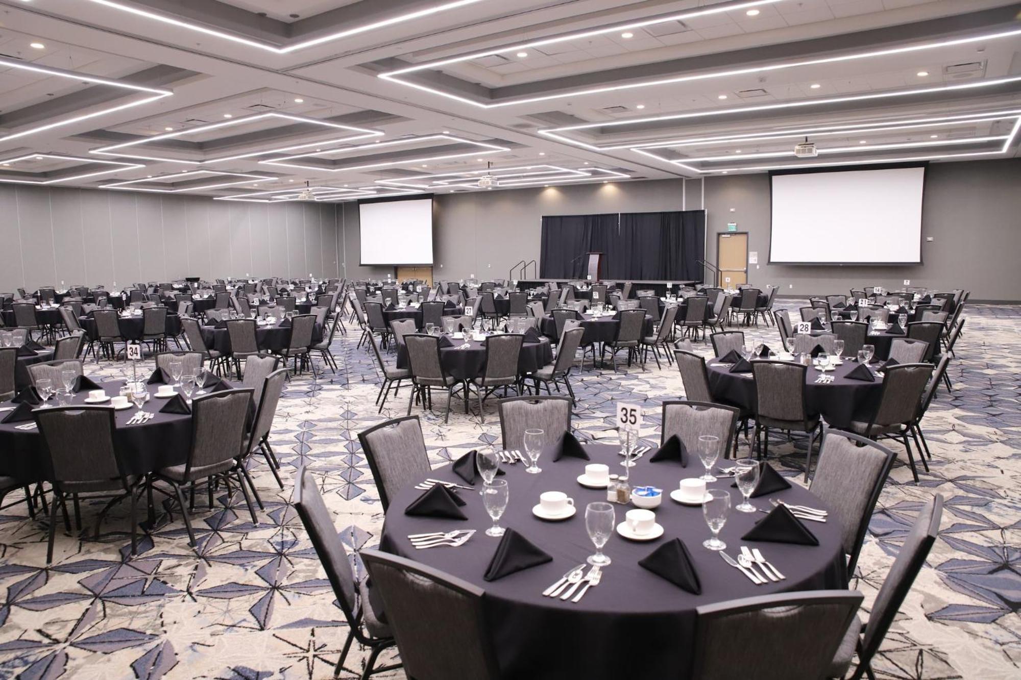Holiday Inn & Suites Cedar Falls-Waterloo Event Ctr By Ihg Extérieur photo