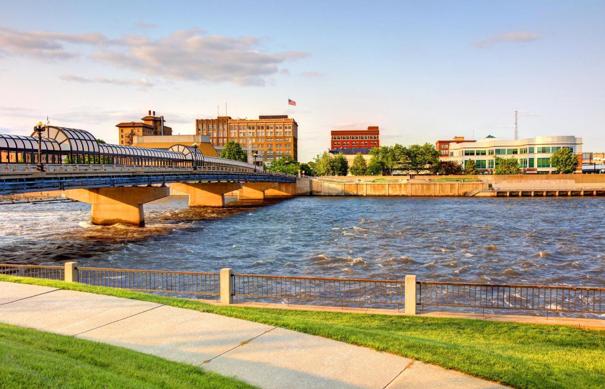 Holiday Inn & Suites Cedar Falls-Waterloo Event Ctr By Ihg Extérieur photo