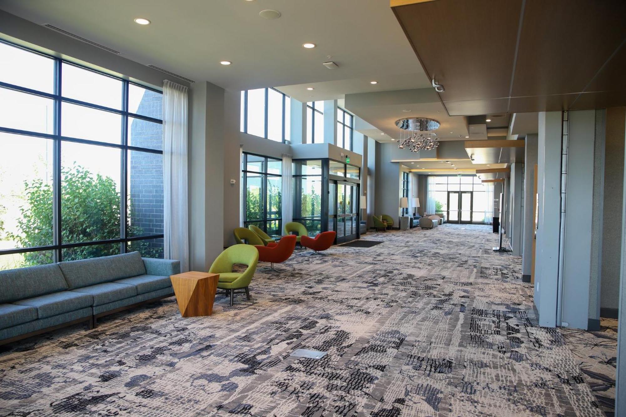 Holiday Inn & Suites Cedar Falls-Waterloo Event Ctr By Ihg Extérieur photo