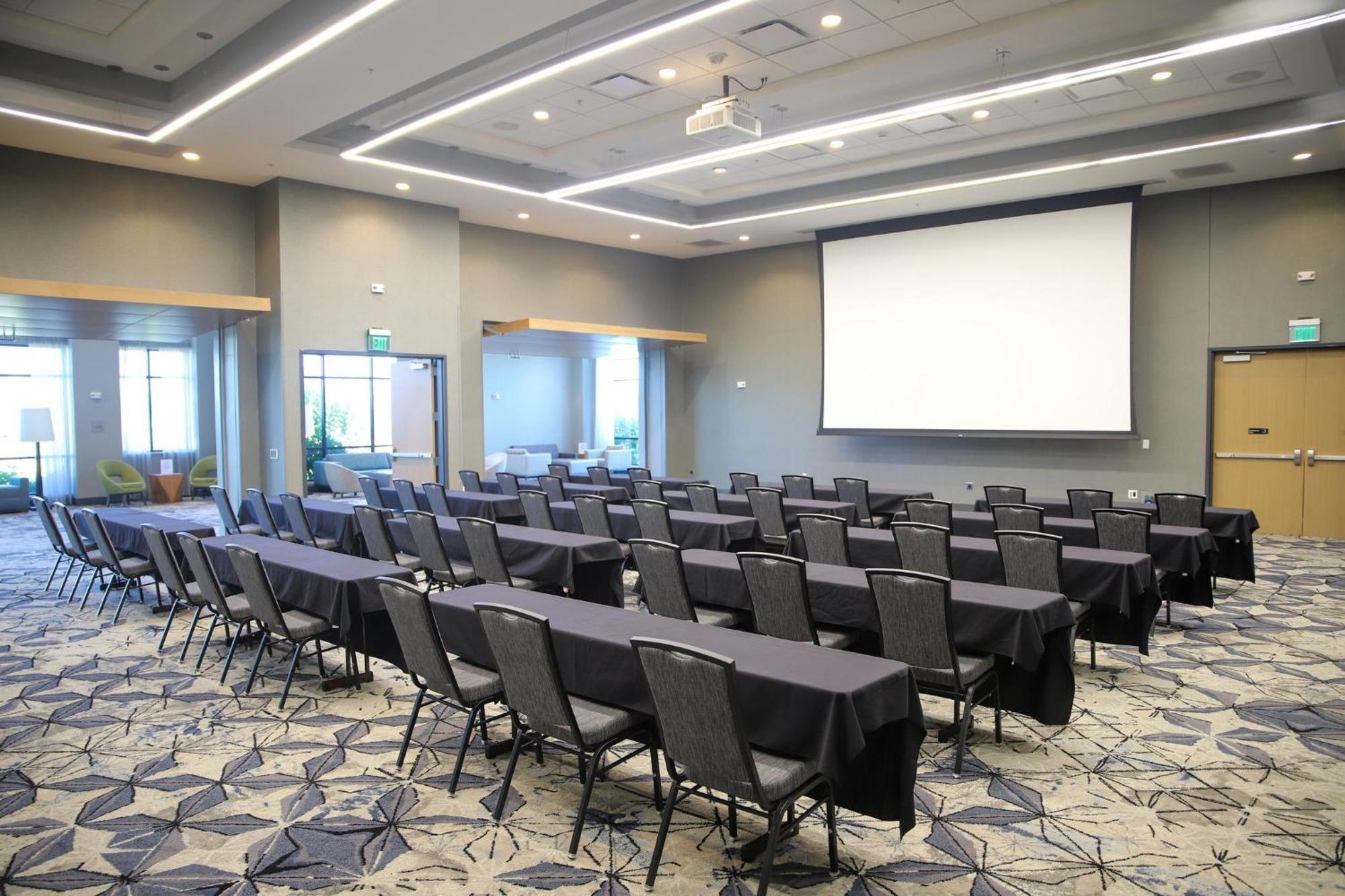 Holiday Inn & Suites Cedar Falls-Waterloo Event Ctr By Ihg Extérieur photo