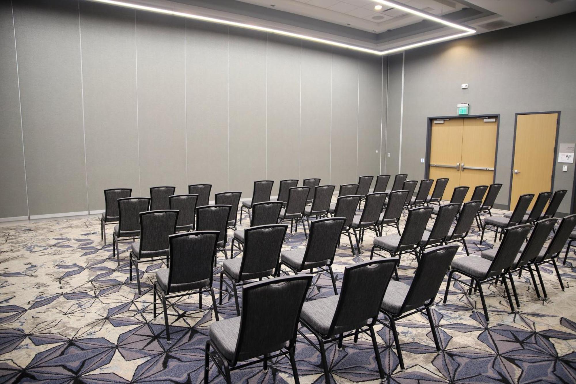 Holiday Inn & Suites Cedar Falls-Waterloo Event Ctr By Ihg Extérieur photo
